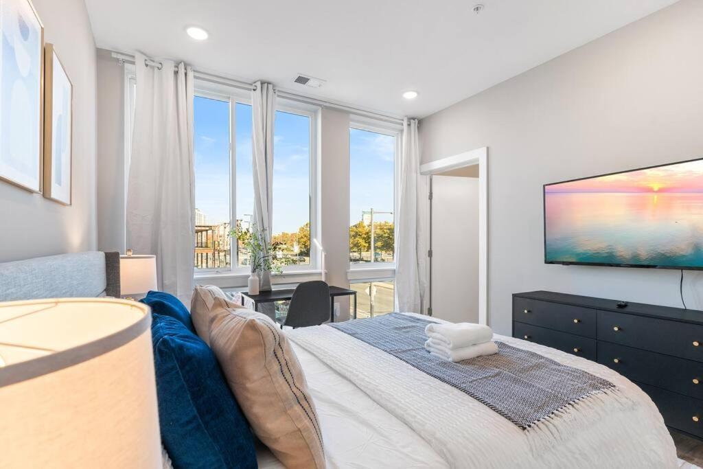 Sleeps 6 - Pier Views - Near Fishtown And Old *