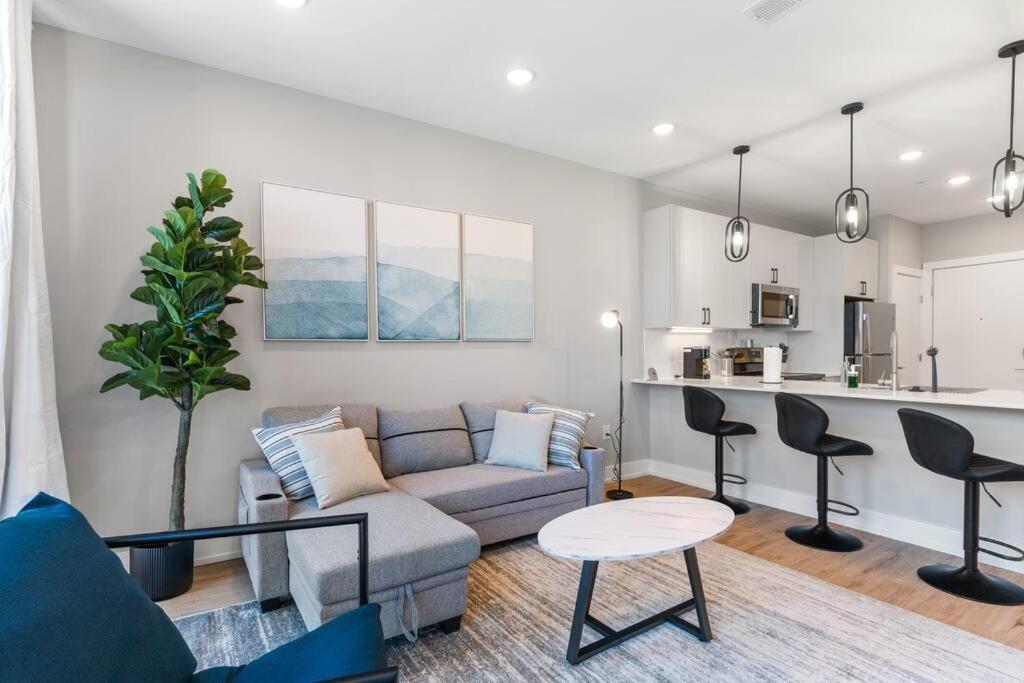 Sleeps 6 - Pier Views - Near Fishtown And Old Apartment *