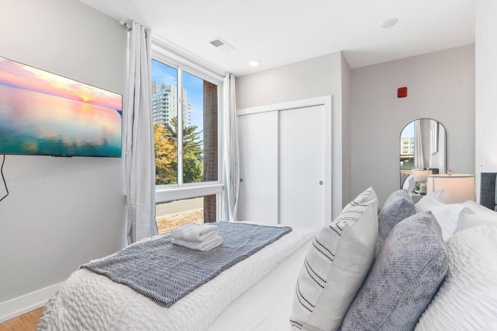 Sleeps 6 - Pier Views - Near Fishtown And Old *