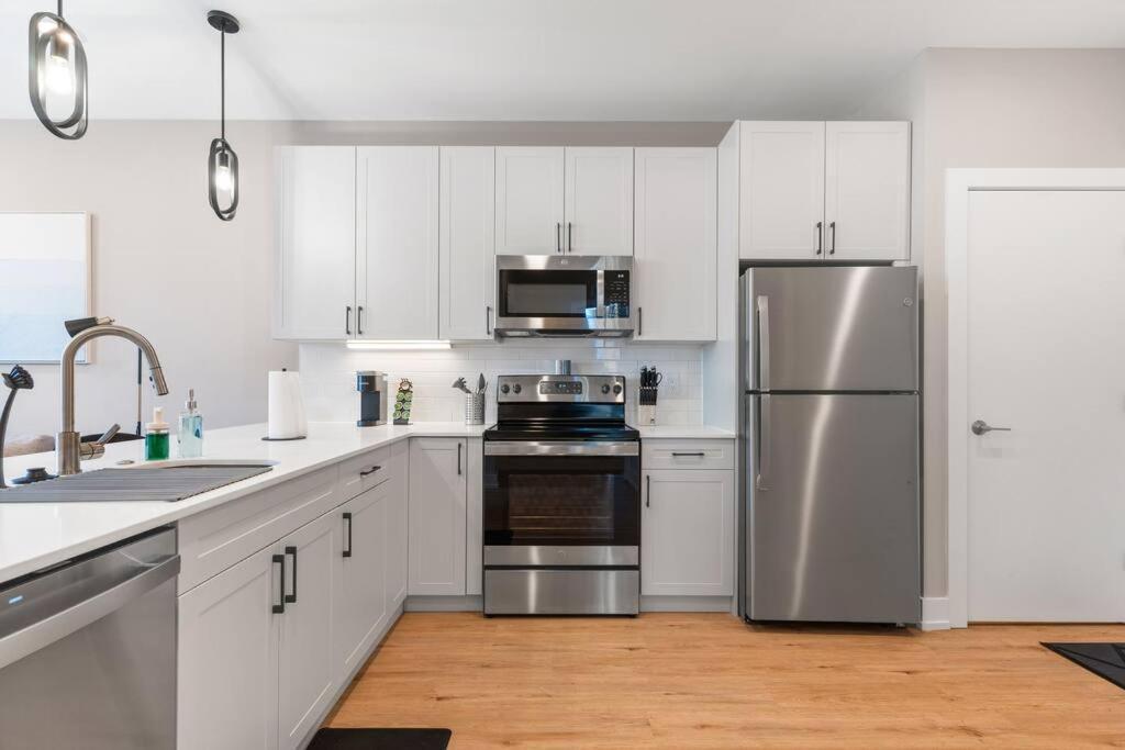 Sleeps 6 - Pier Views - Near Fishtown And Old Apartment