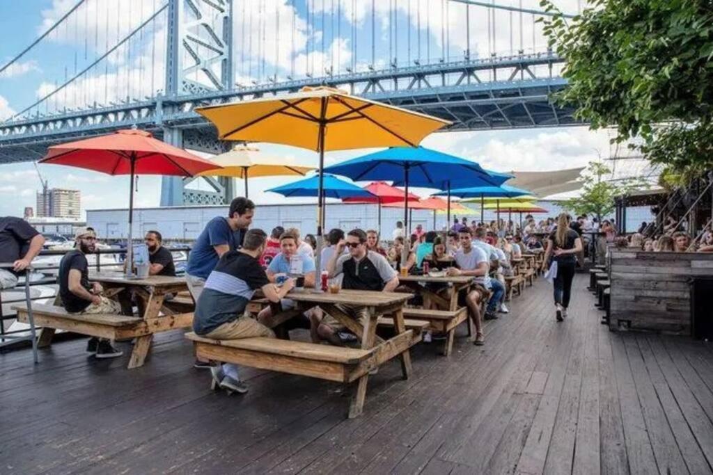 Sleeps 6 - Pier Views - Near Fishtown And Old *